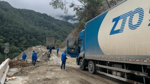 送書去墨脫 10天3300公里的愛心之旅