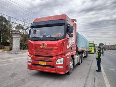 婺源縣交通運輸局 強化監管與服務，全力保障春運期間集裝箱道路運輸安全暢通